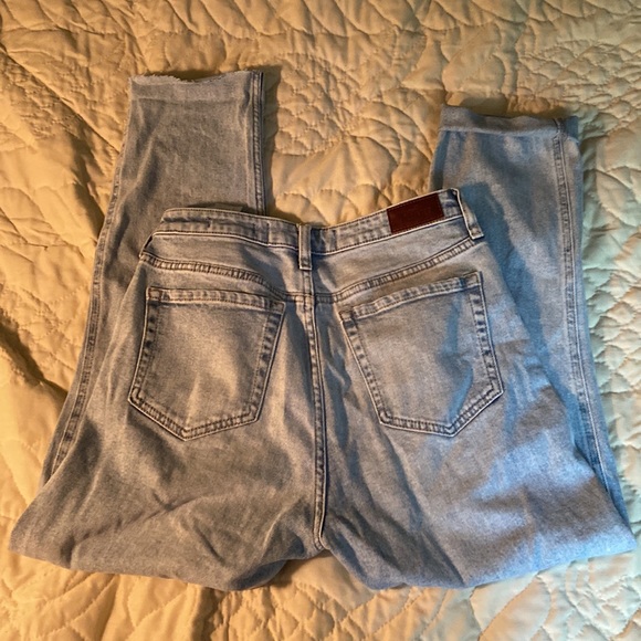 Hollister Ultra High-Rise Jeans - Picture 6 of 10
